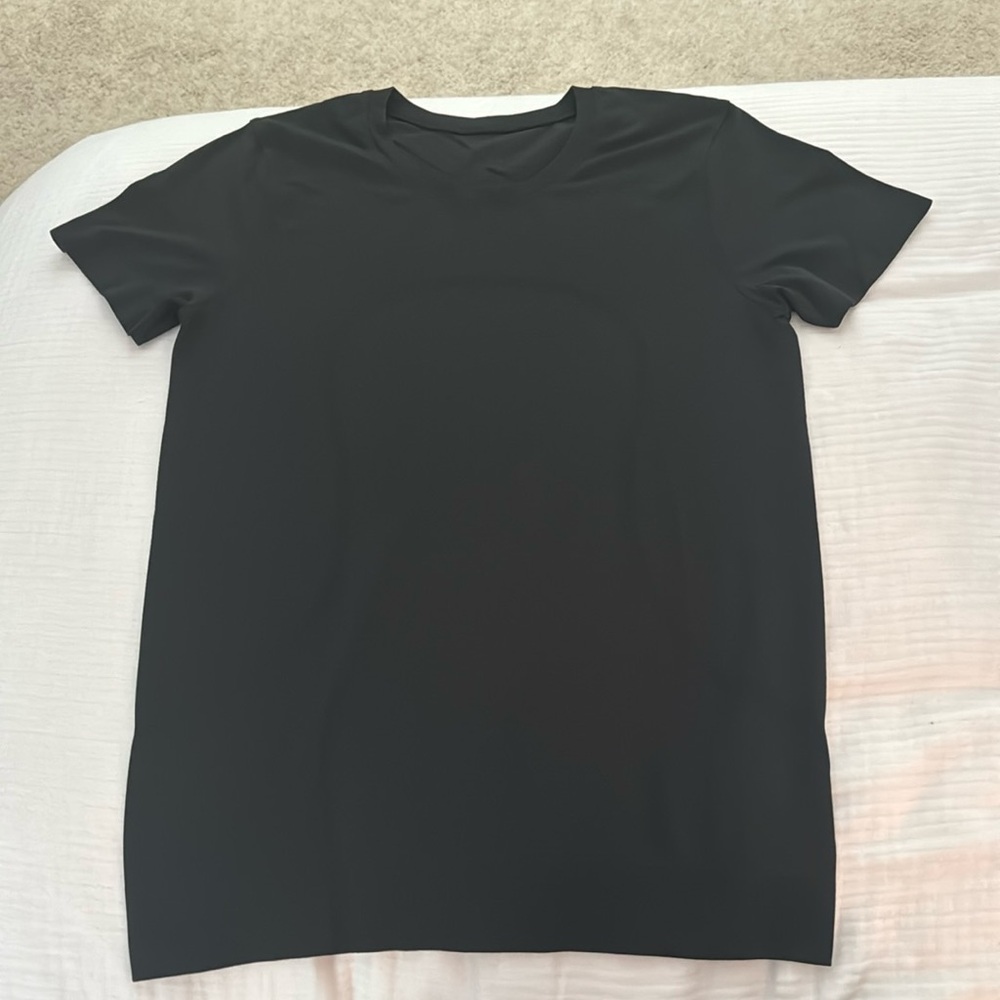Lululemon black swifty t shirt relaxed fit size 4 hip length